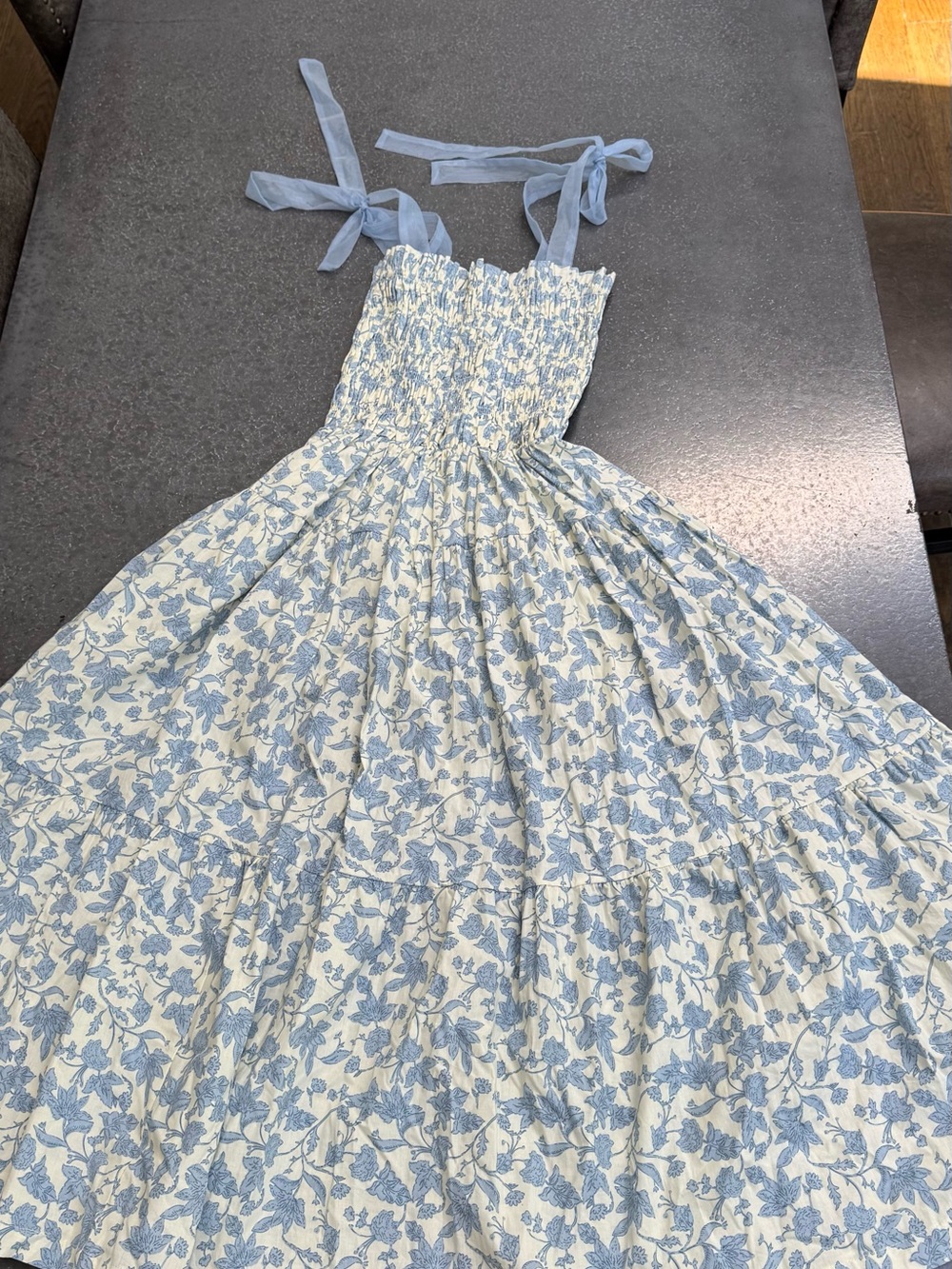 EN SAISON Blue & White Floral Smocked Tie-Strap Midi Dress size S - Picture 2 of 7